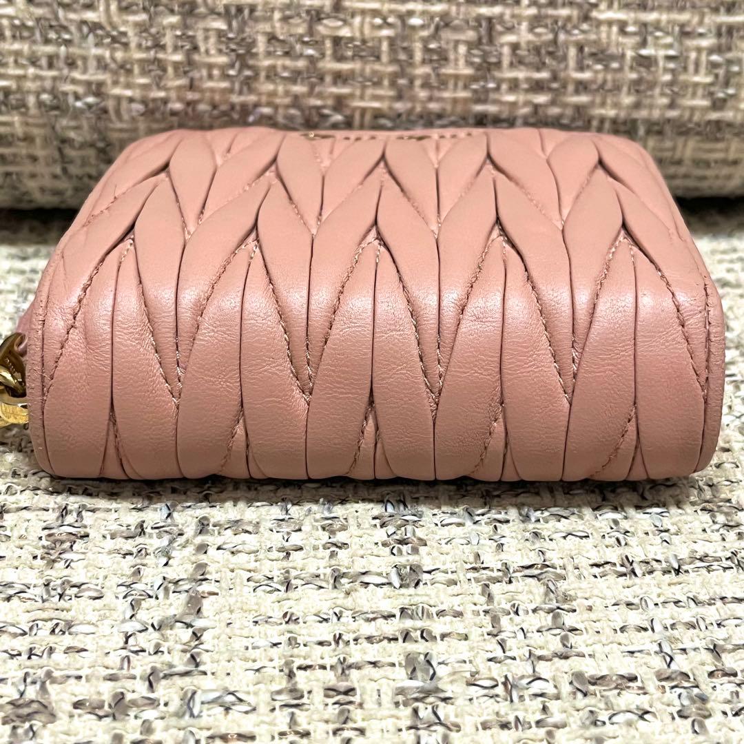 MIU MIU ミュウミュウ ピンク 編み込み レザー二つ折り財布 金ロゴ