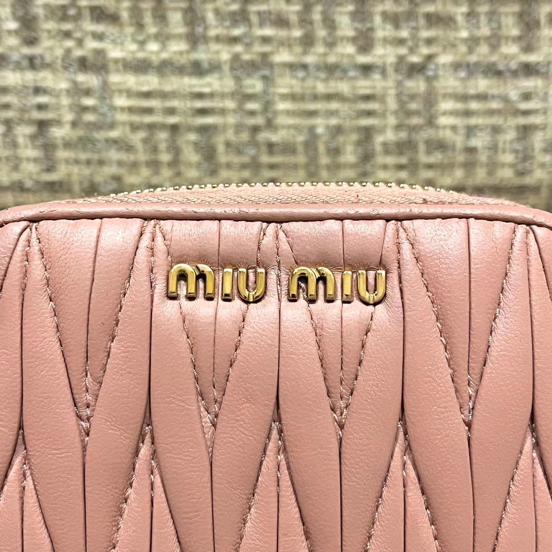 MIU MIU ミュウミュウ ピンク 編み込み レザー二つ折り財布 金ロゴ