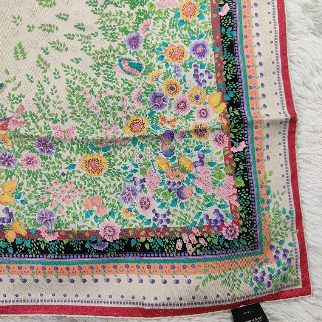 本日限定価格　近年モデル　グッチ　スカーフ　大判　シルク100%　花柄プリント