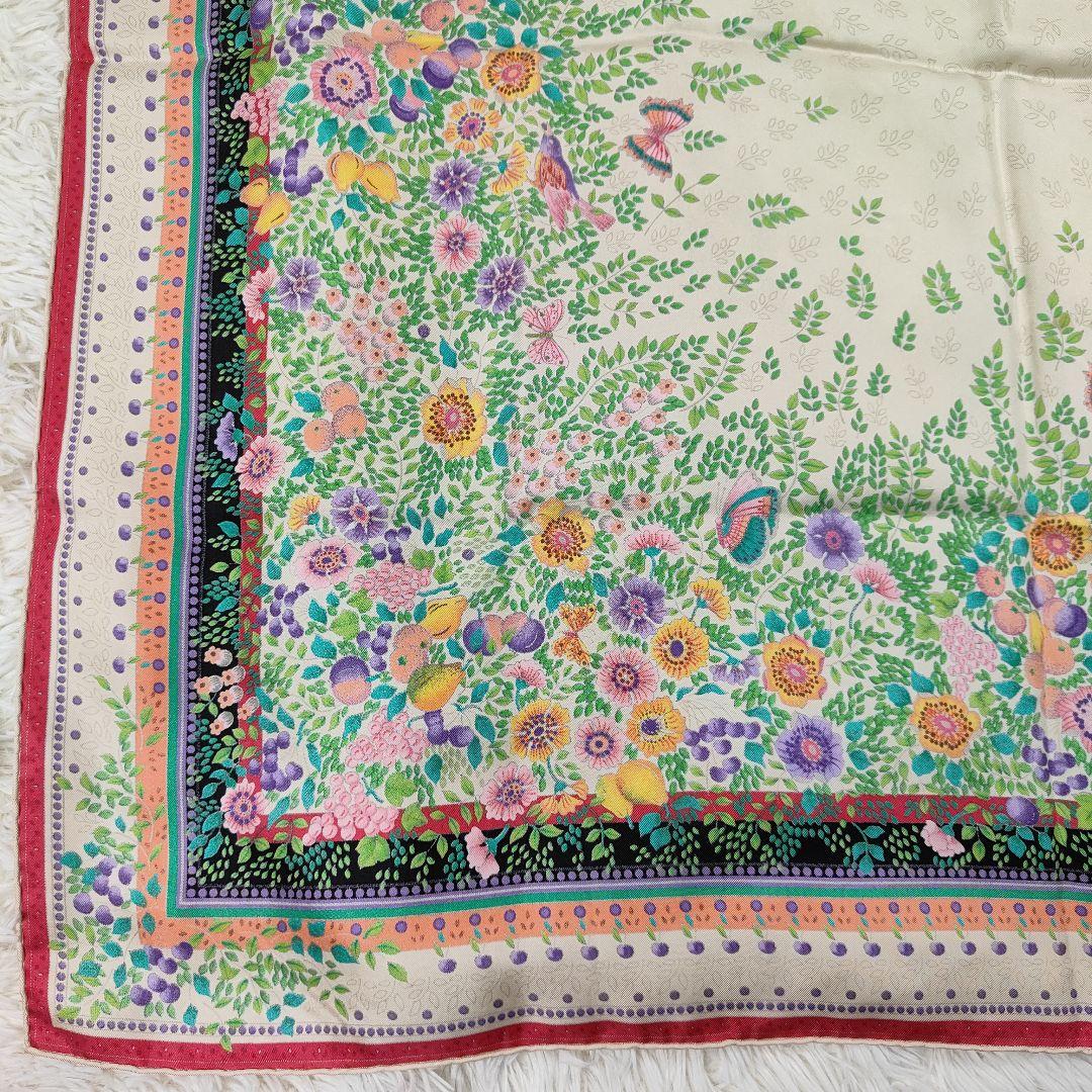 本日限定価格　近年モデル　グッチ　スカーフ　大判　シルク100%　花柄プリント