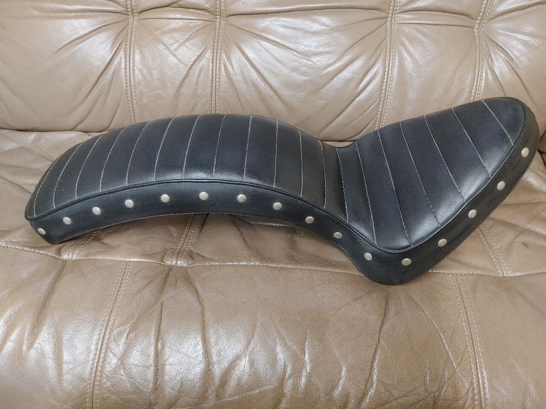 ドラッグスター400 EASYRIDERS 黒 レザーシート ストライプデザイン