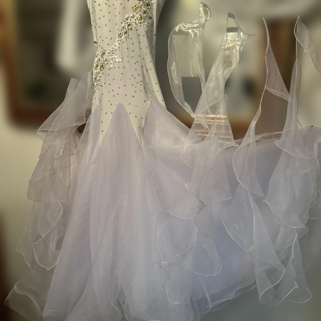 社交ダンスのスタンダードドレスです。一度競演会で着用しました。