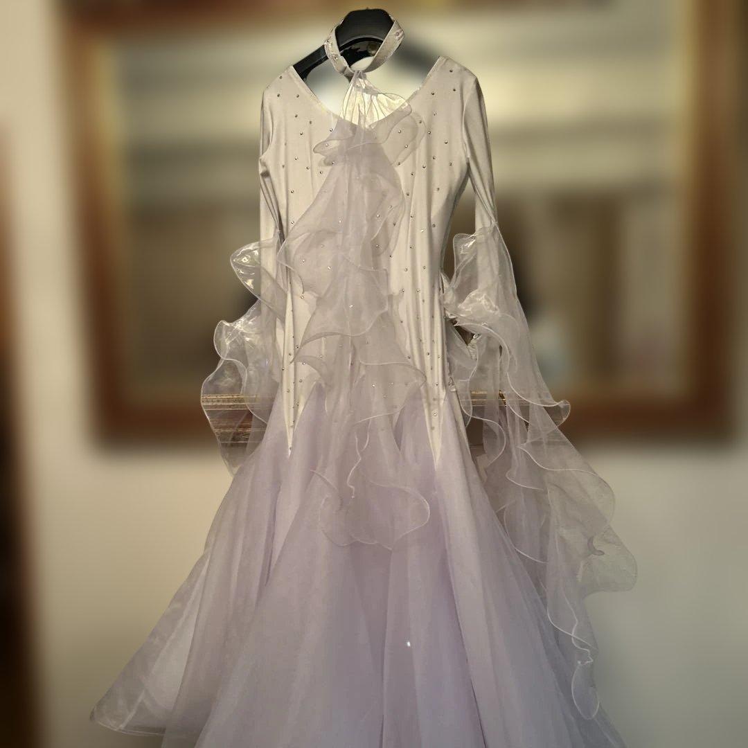 社交ダンスのスタンダードドレスです。一度競演会で着用しました。