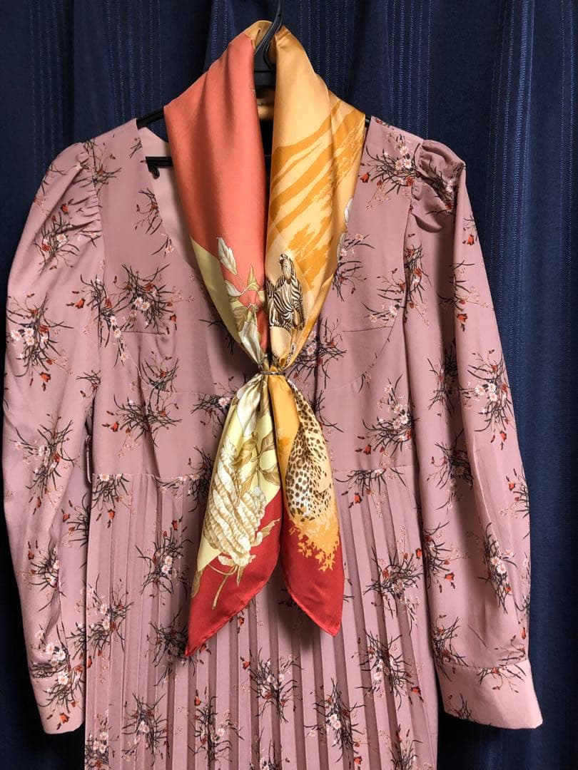 Salvatore Ferragamo シルクスカーフ