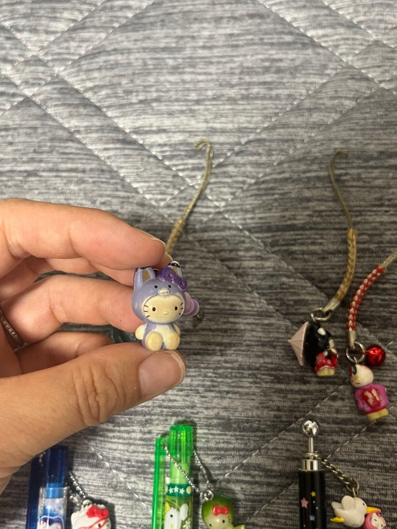 ご当地ハローキティ 根付け ストラップ 16個 / ボールペン 8本