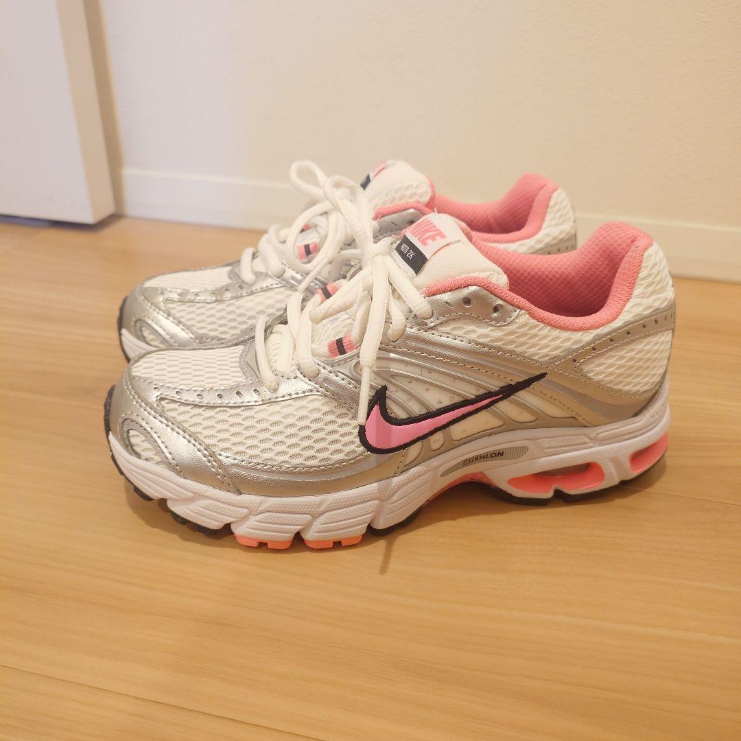 NIKE　MOTO 2K 23.5cm