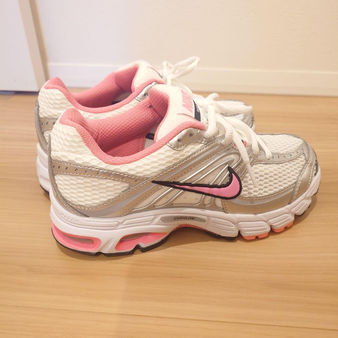 NIKE　MOTO 2K 23.5cm