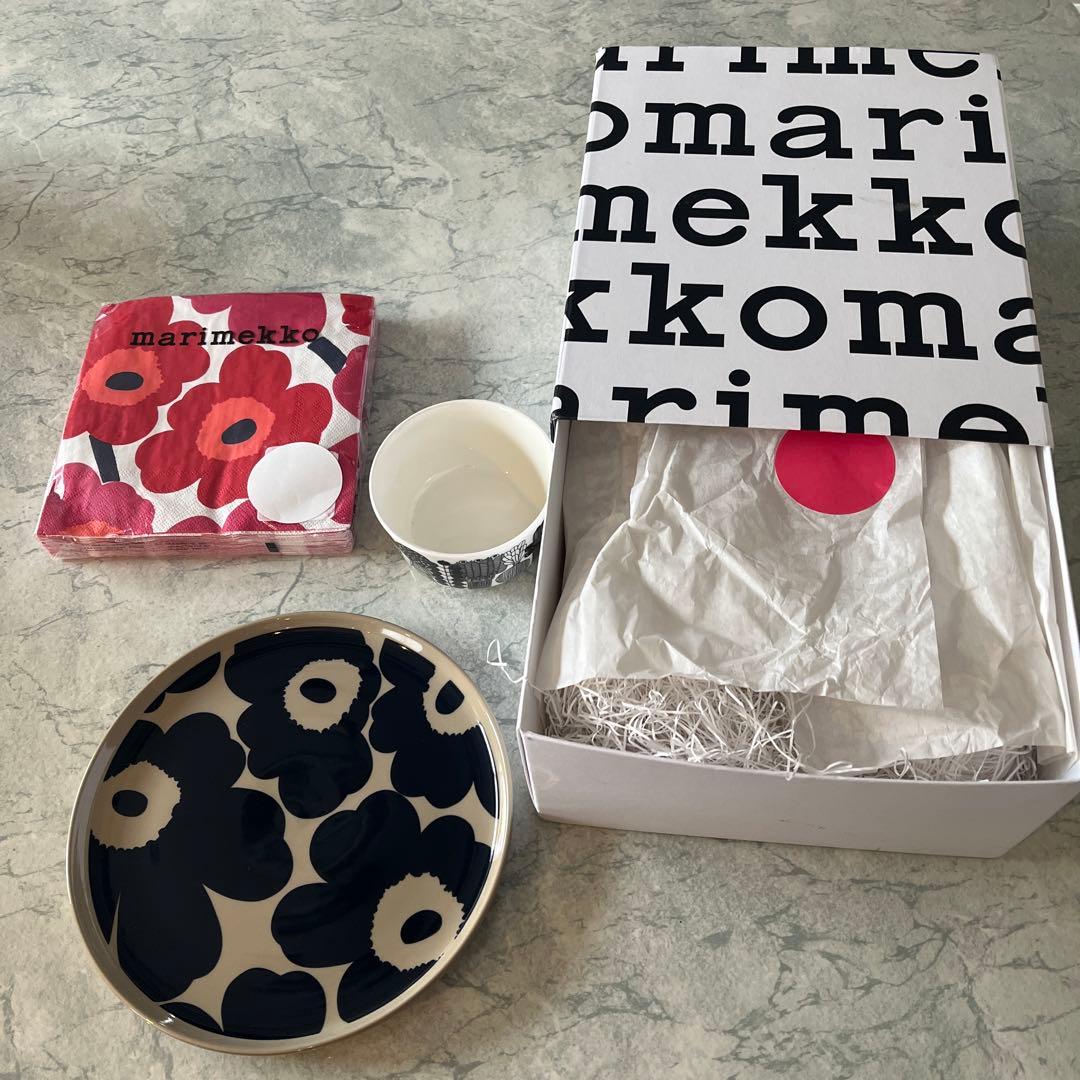 【箱付き】marimekko ギフトセット　花柄皿 ボウル ナプキン
