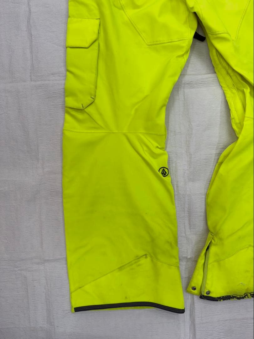 AA　VOLCOM スノーボードウェア 黒/黄緑