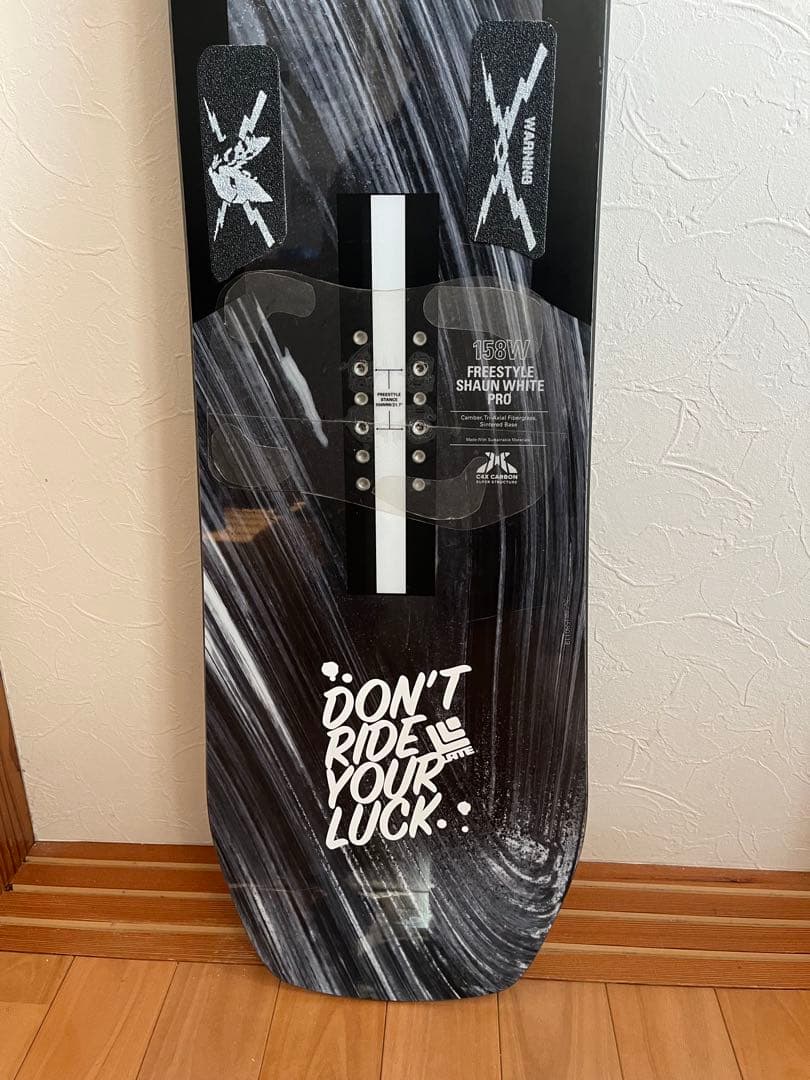 中古美品　ホワイトスペース ショーンホワイトフリースタイルプロ　158W ワイド