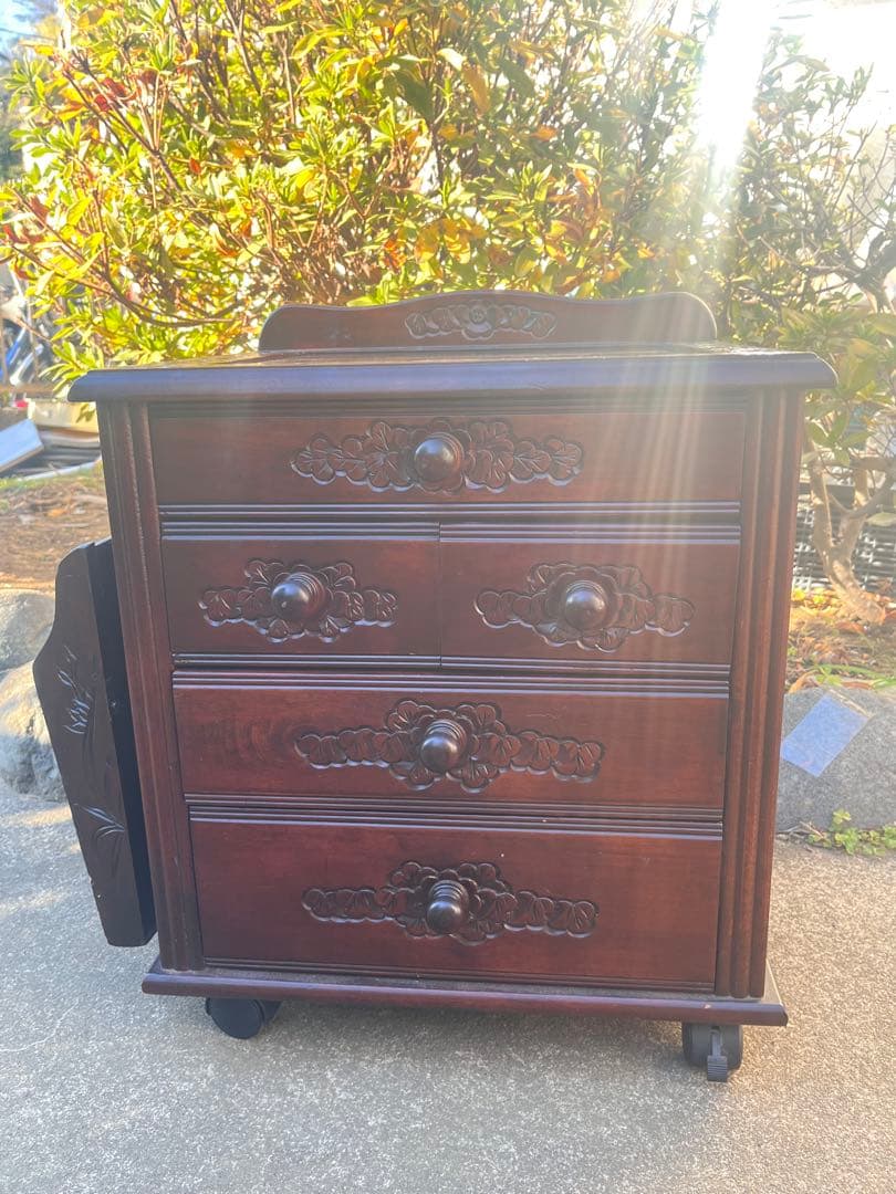 アンティーク調 キャスター付 サイドチェスト マガジンラック 彫刻 木製