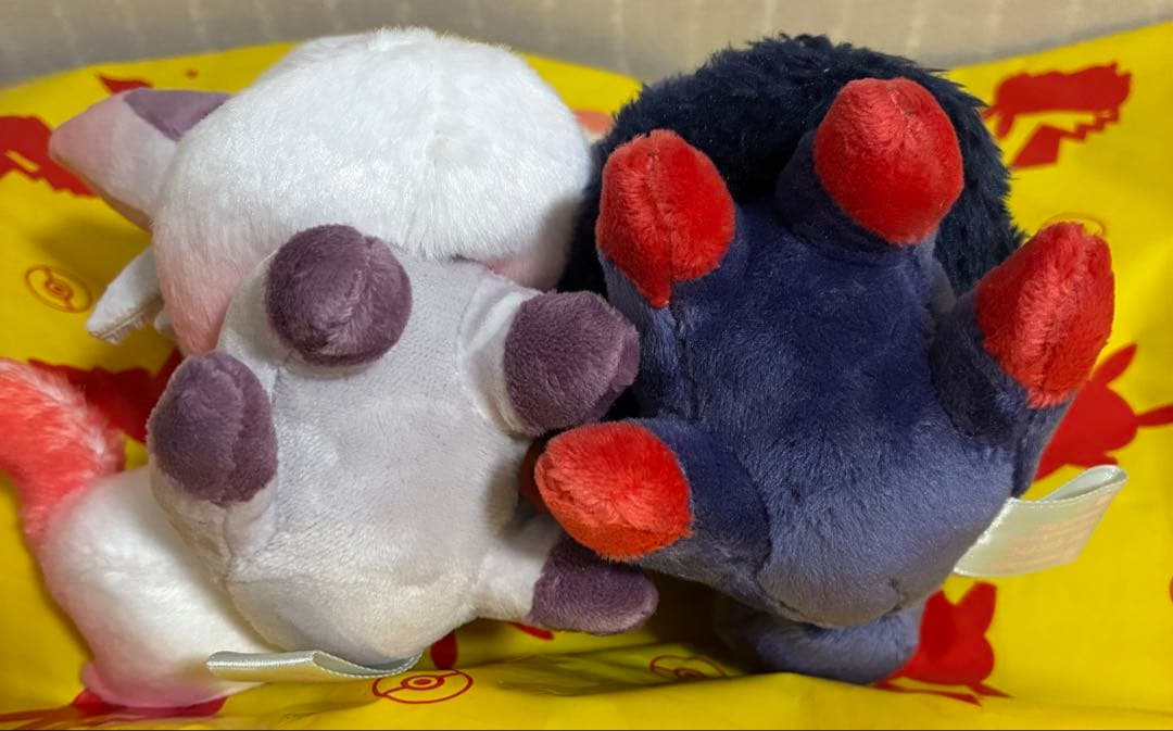 【新品】 磁石でくっつくペアマスコット にたものどうし ゾロア＆ヒスイゾロア