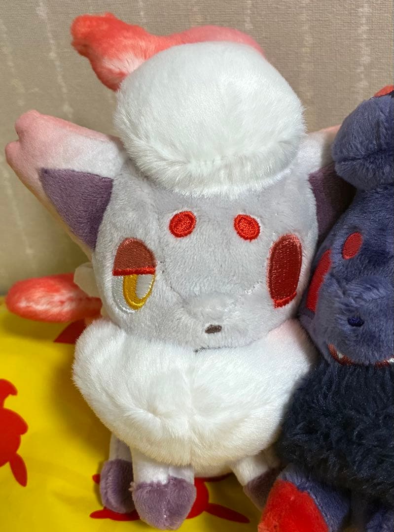 【新品】 磁石でくっつくペアマスコット にたものどうし ゾロア＆ヒスイゾロア