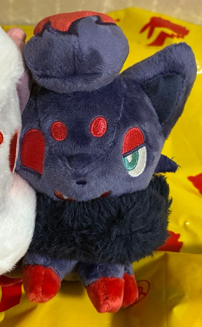 【新品】 磁石でくっつくペアマスコット にたものどうし ゾロア＆ヒスイゾロア