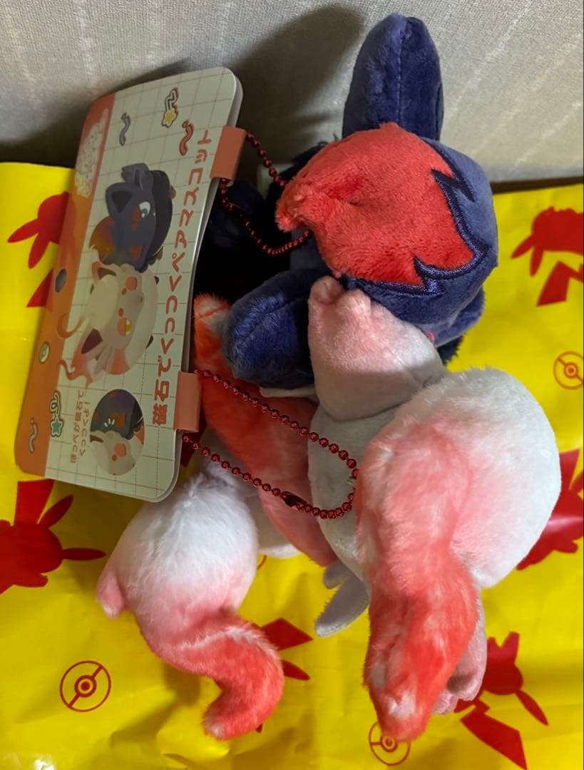 【新品】 磁石でくっつくペアマスコット にたものどうし ゾロア＆ヒスイゾロア