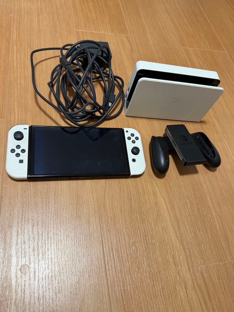 Nintendo Switch 有機EL白、クロミのケース