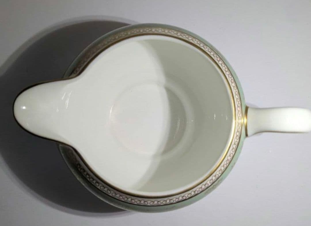 ぎゅな☺︎　コロンビアセージグリーン　ポット・皿・クリーマー　3点セット