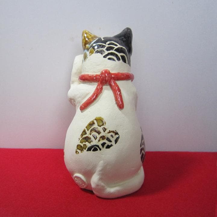 招き猫　作家　新品　三毛猫　青海波模様　陶器　縁起物　置物