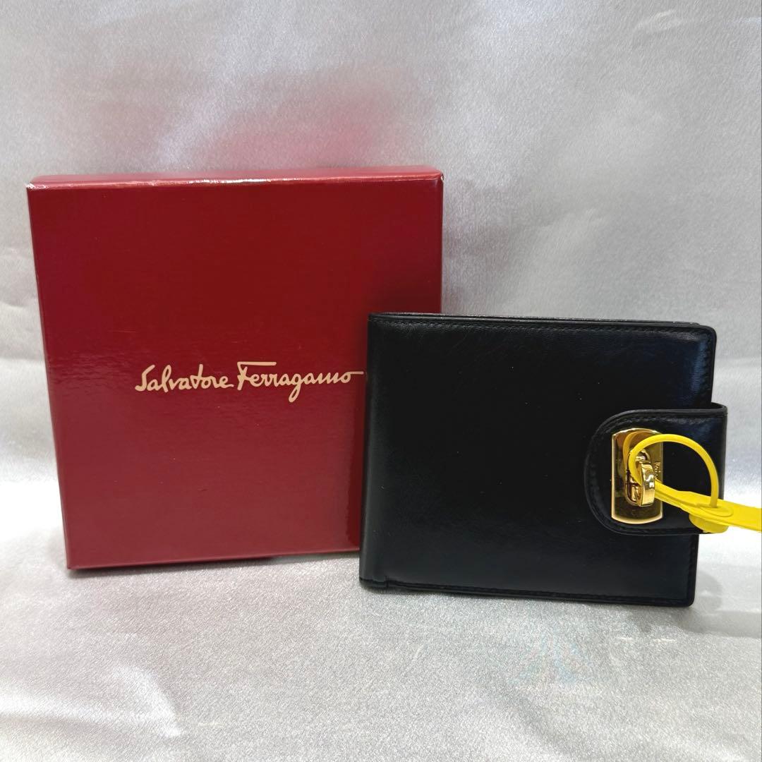 サルヴァトーレフェラガモ　ガンチーニ 二つ折り財布 レザー　ブラック　ゴールド