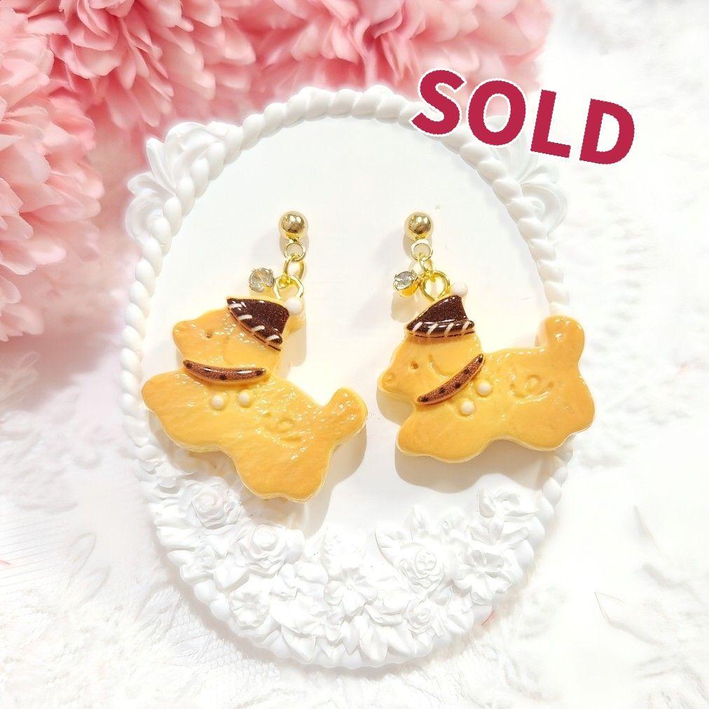 可愛い♡ブラウン ニット帽とマフラーを着けた冬のクッキーわんこのピアス♡