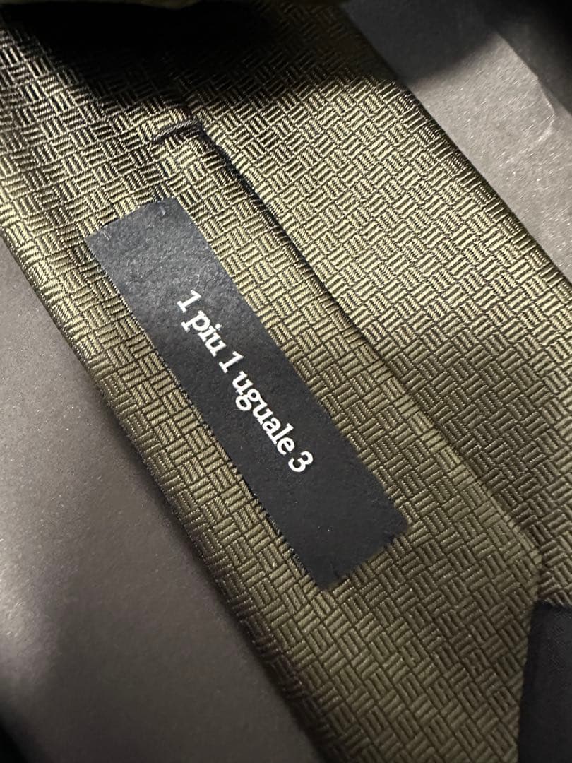 1PIU1UGUALE3 オリーブグリーン ネクタイ