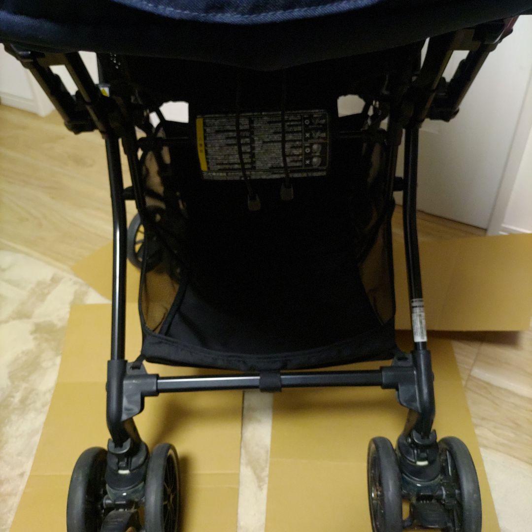 Combi 折りたたみ式ベビーカー ネイビー