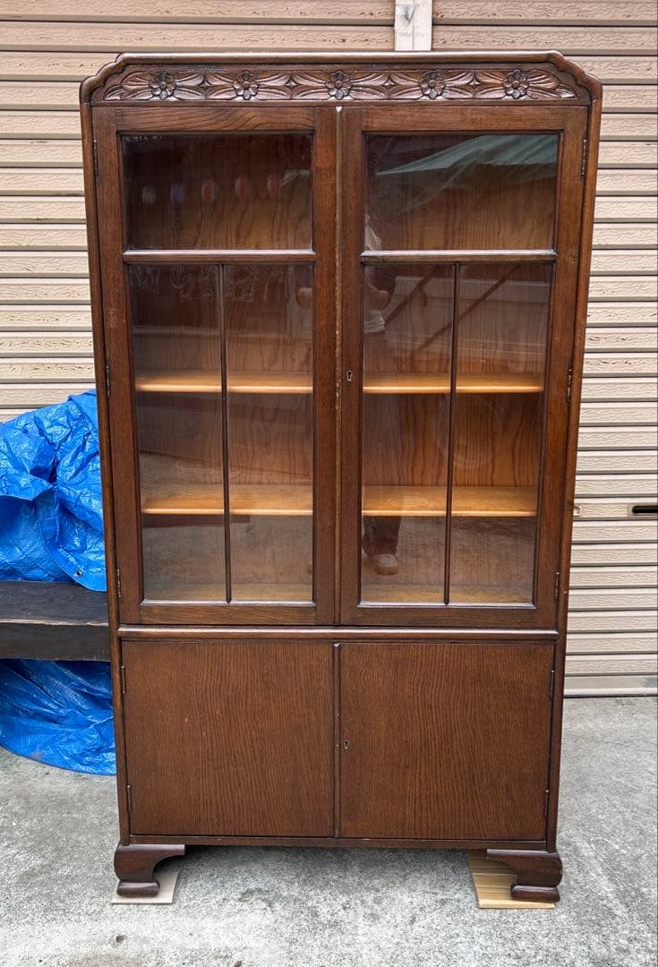 アンティーク　ヴィンテージ　家具　キャビネット　本棚　ブックケース　彫刻　木製