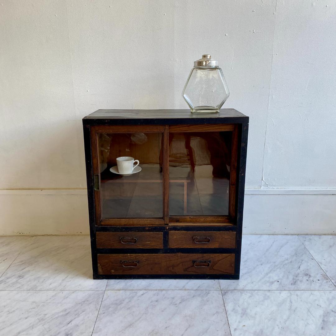 昭和レトロ ガラス戸 収納棚 黒枠 キャビネット 引き出し付き 古道具 食器棚