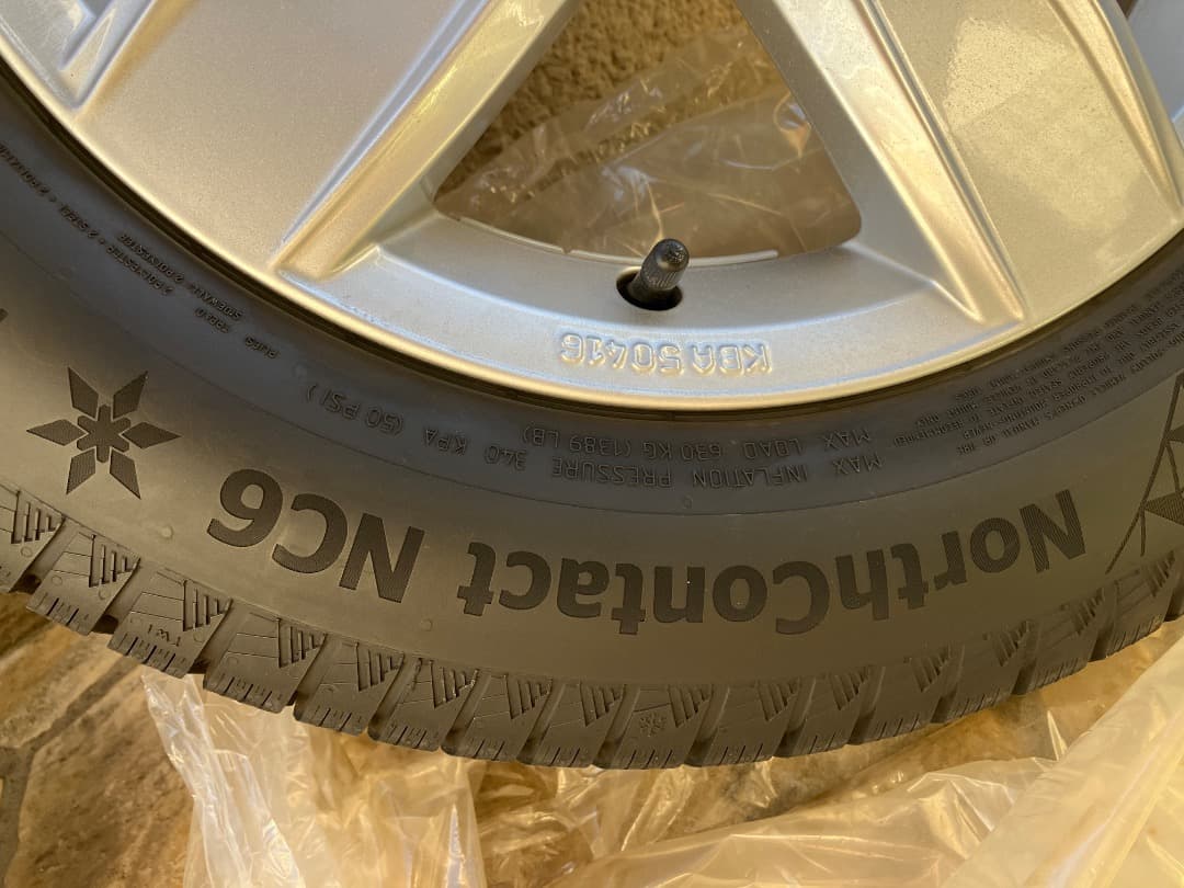 ポロ スタッドレスタイヤ　ホイール４本セット 185/65 R 15
