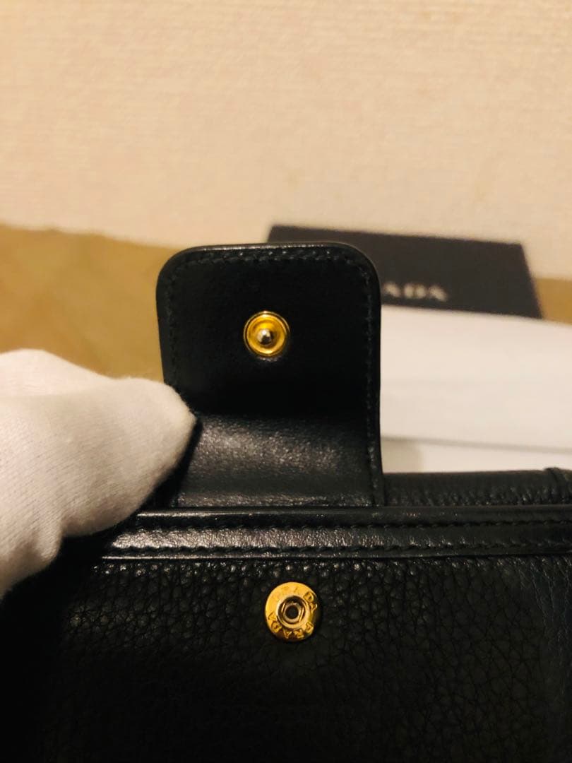 PRADA ブラックレザー 三つ折り財布