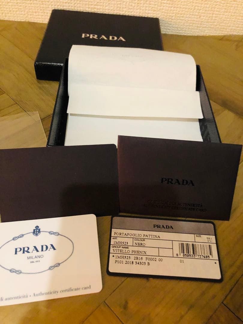 PRADA ブラックレザー 三つ折り財布