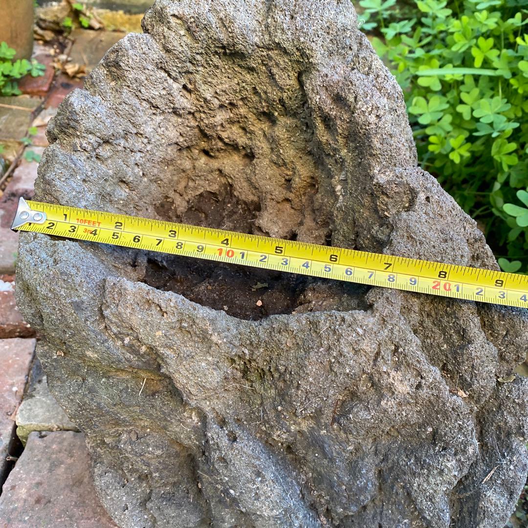 植木鉢　庭石　ロックガーデン　岩　溶岩石　オブジェ
