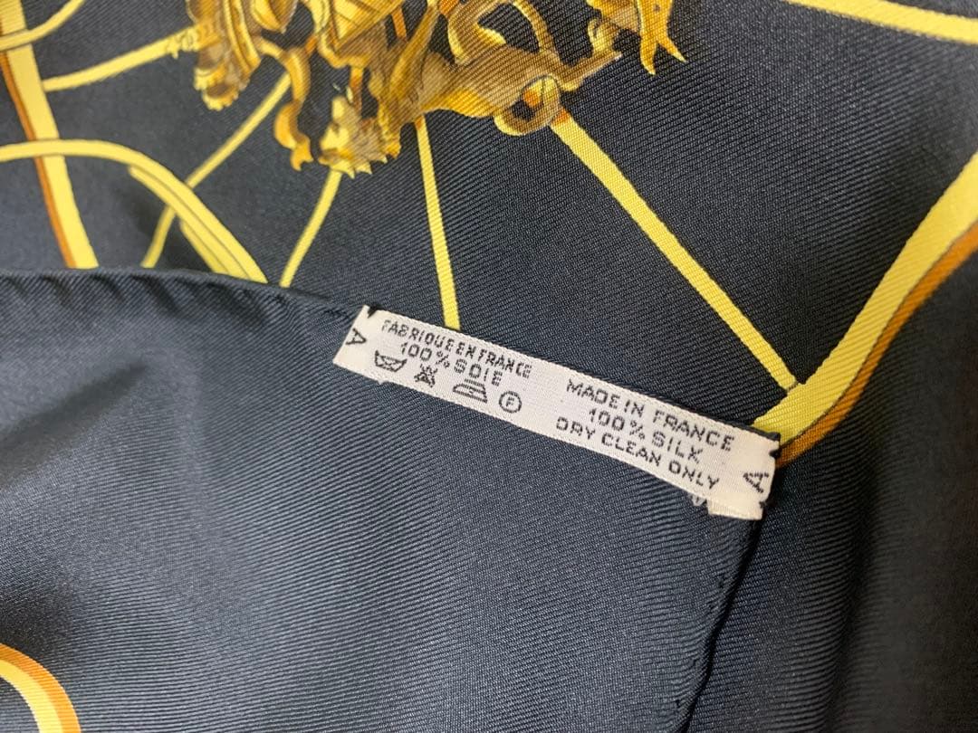 HERMES エルメス カレ90 ブラック ゴールド　ストール スカーフ