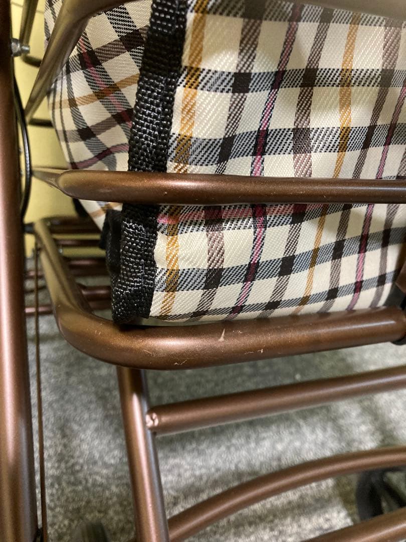 チェック柄クッション付きシルバーカー