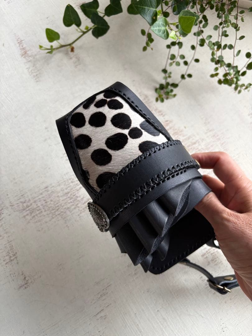 ヌメ革ブラック、ハラコダルメシアンのシザーケース