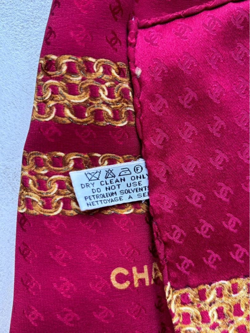 【試着のみ】CHANEL シルクスカーフ 赤 チェーンデザイン　タグ付き