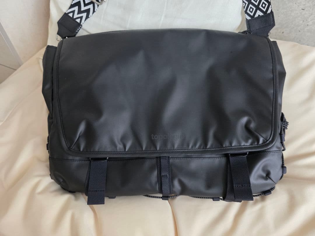 Topologie メッセンジャーサコッシュラージバッグ