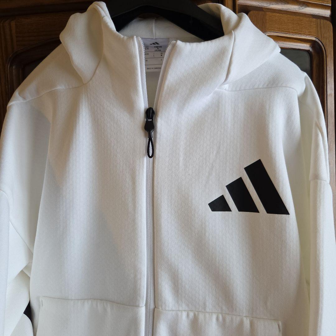 SALE♥️adidas　パーカーセットアップ Lサイズ　ホワイト/ブラック