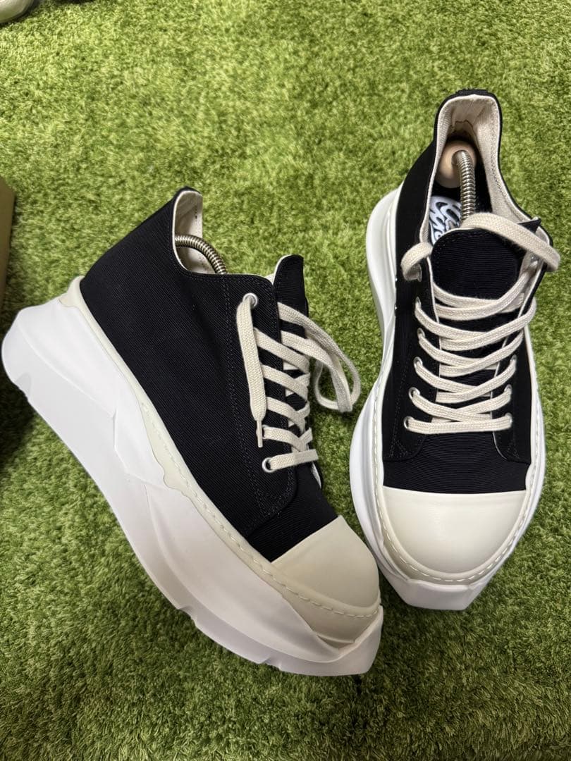 靴 drkshdw abstract