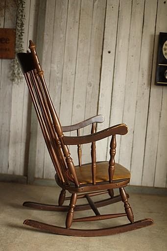 古い木製のロッキングチェア　昭和レトロ　アームチェア　ヴィンテージ　古家具