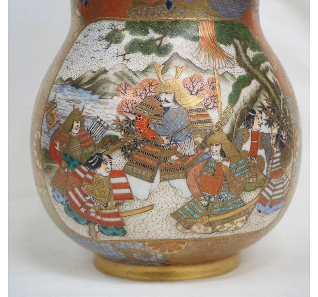 送料無料　明治期 薩摩焼 丸十字家紋　色絵金彩人物図瓢箪形花瓶　高さ23.5ｃｍ