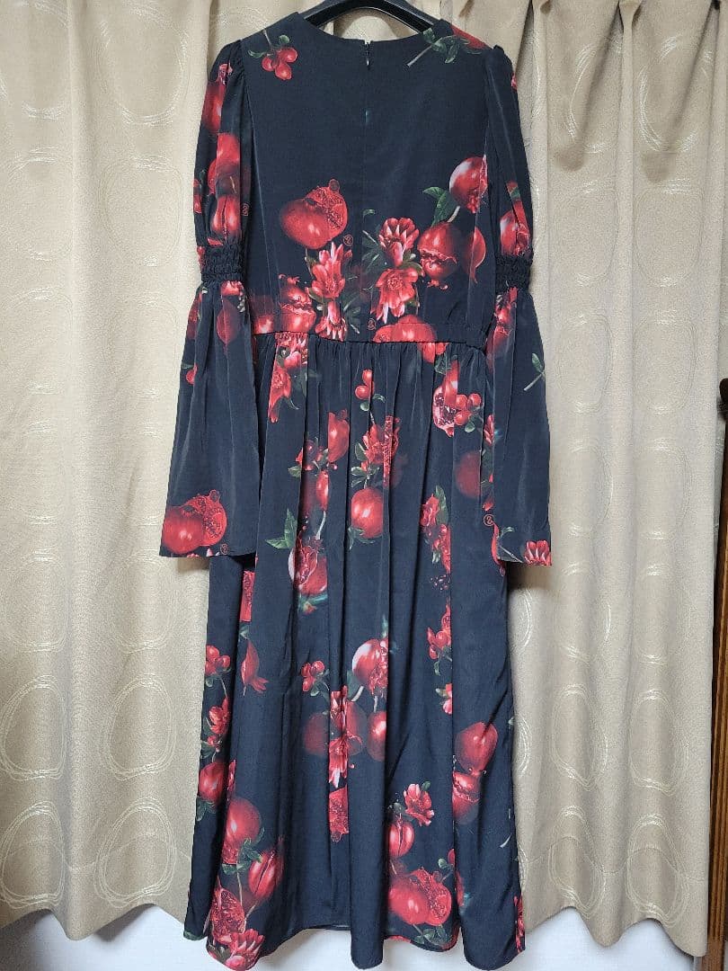 &エルシー黒地ザクロ柄 ロングワンピース