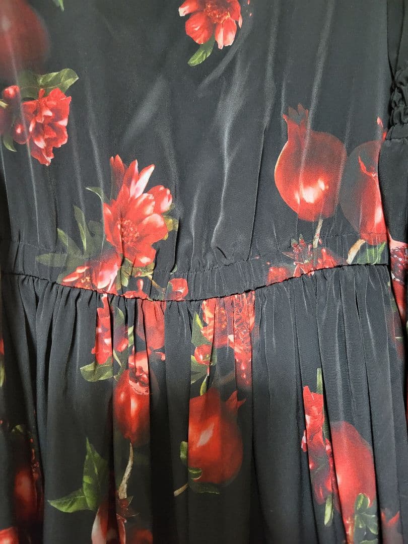 &エルシー黒地ザクロ柄 ロングワンピース