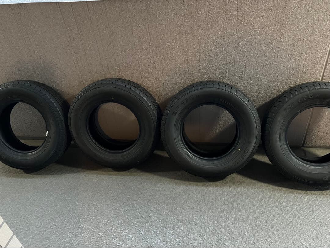 ハイエース純正タイヤ15インチ195/80R15 107/105S