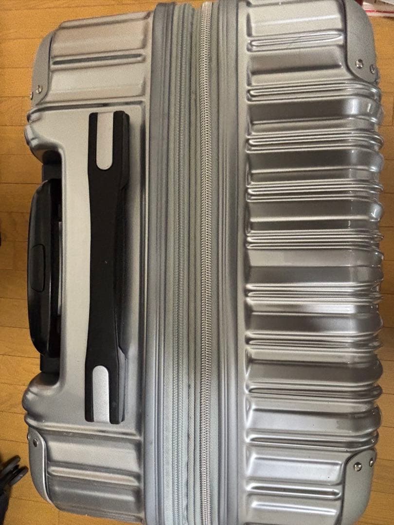 Siffler Trident 68L シルバーキャリーケース　拡張機能付き