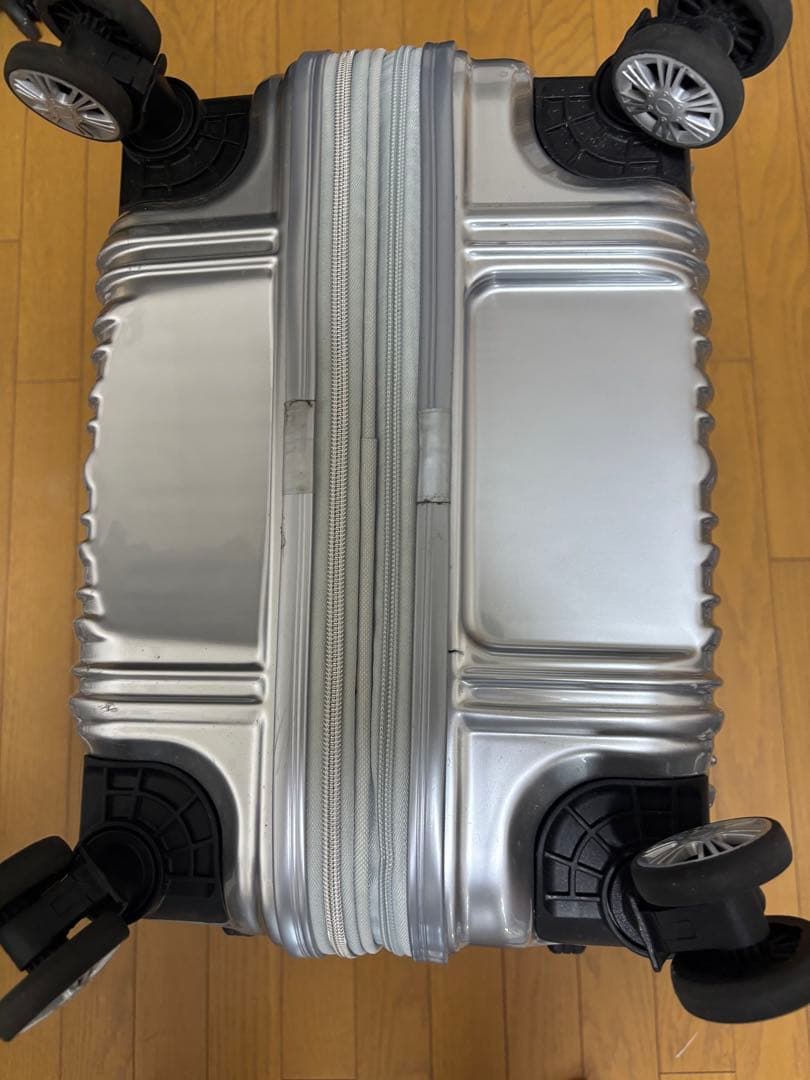 Siffler Trident 68L シルバーキャリーケース　拡張機能付き