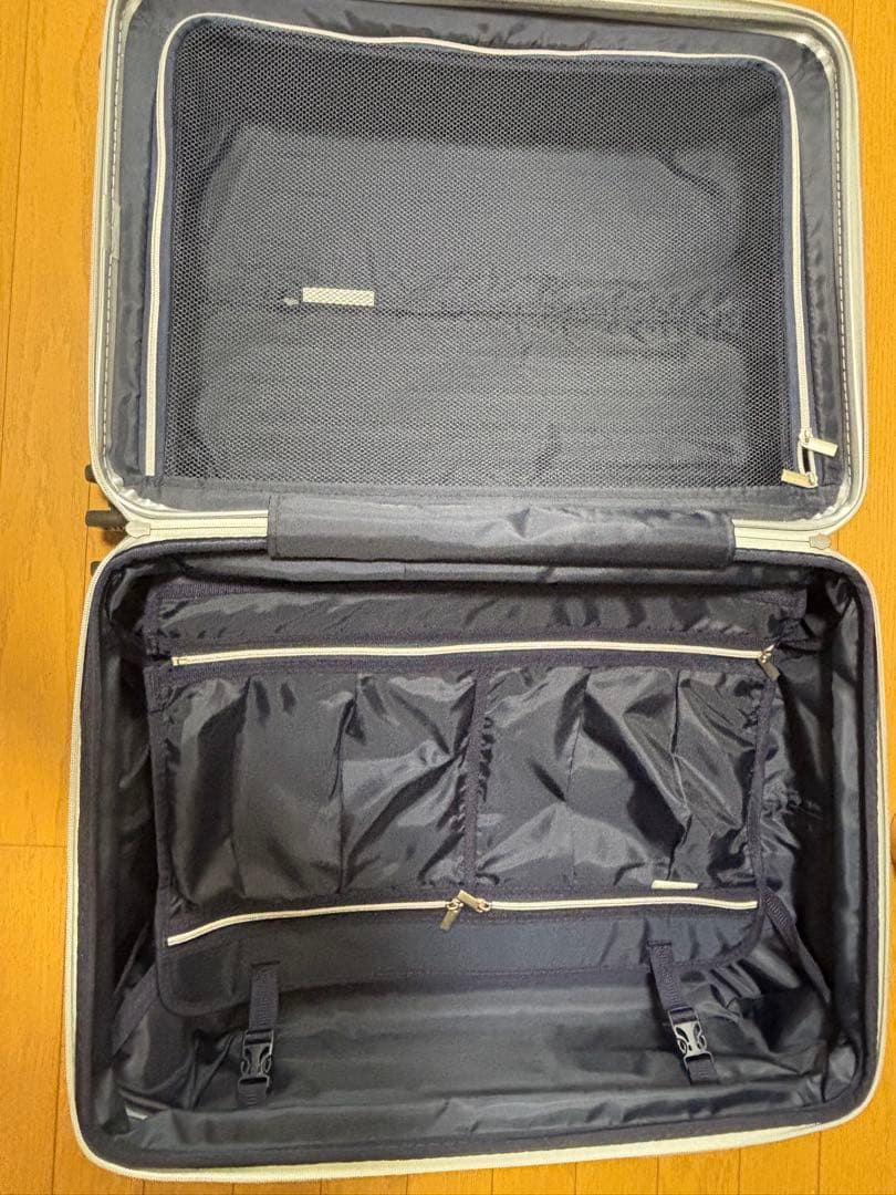 Siffler Trident 68L シルバーキャリーケース　拡張機能付き