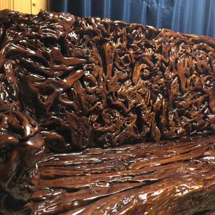 流木椅子です。長さ約2メートル幅約1メートル重さ約１５０キロ