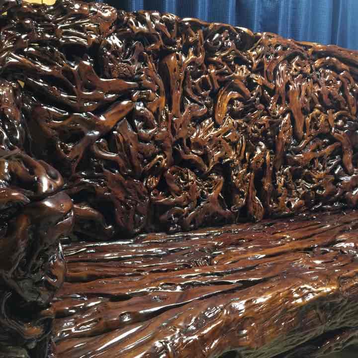 流木椅子です。長さ約2メートル幅約1メートル重さ約１５０キロ