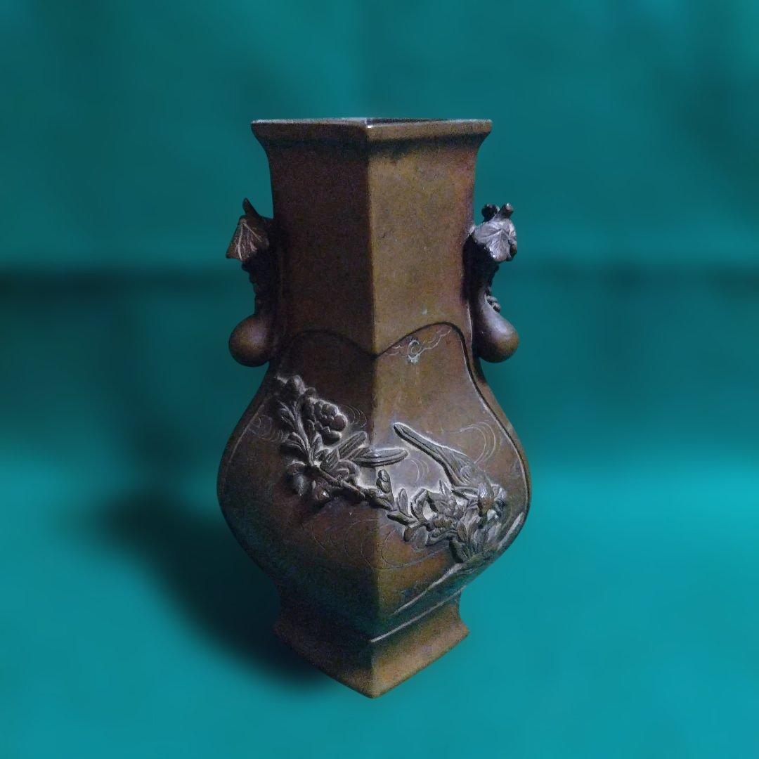 青銅製の花瓶 鳥と波の彫刻　菱形